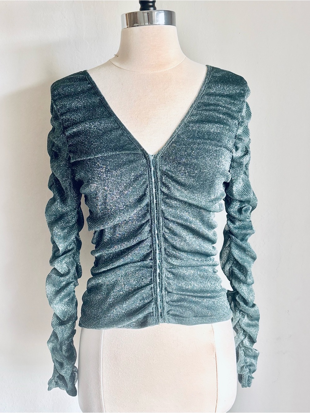Open Edit Ruched V-Neck Clasp Front Metallic Long Sleeve Top in Green, Sz S